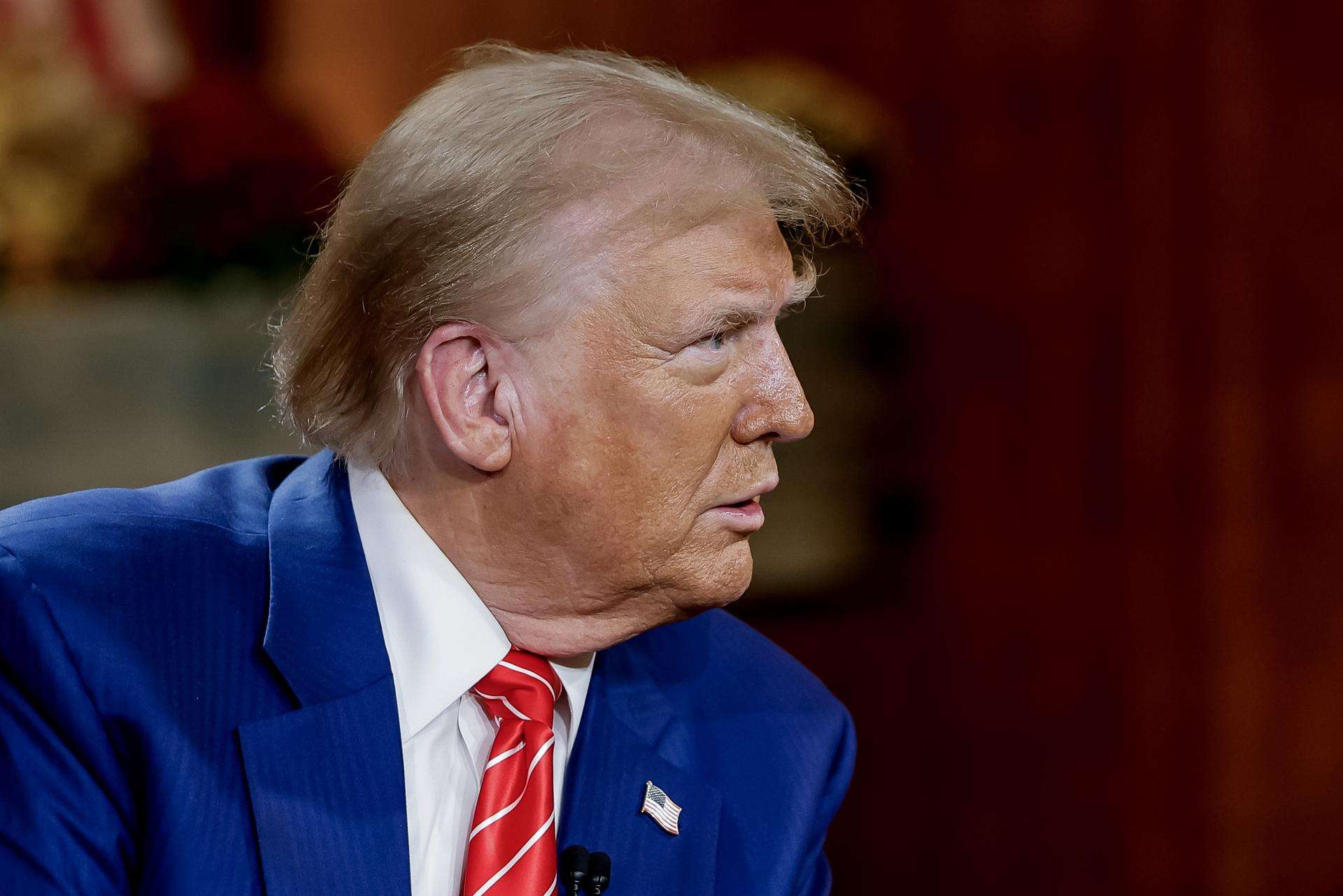 Trump redobla sus ataques e insultos contra Harris durante mitin con latinos en Miami