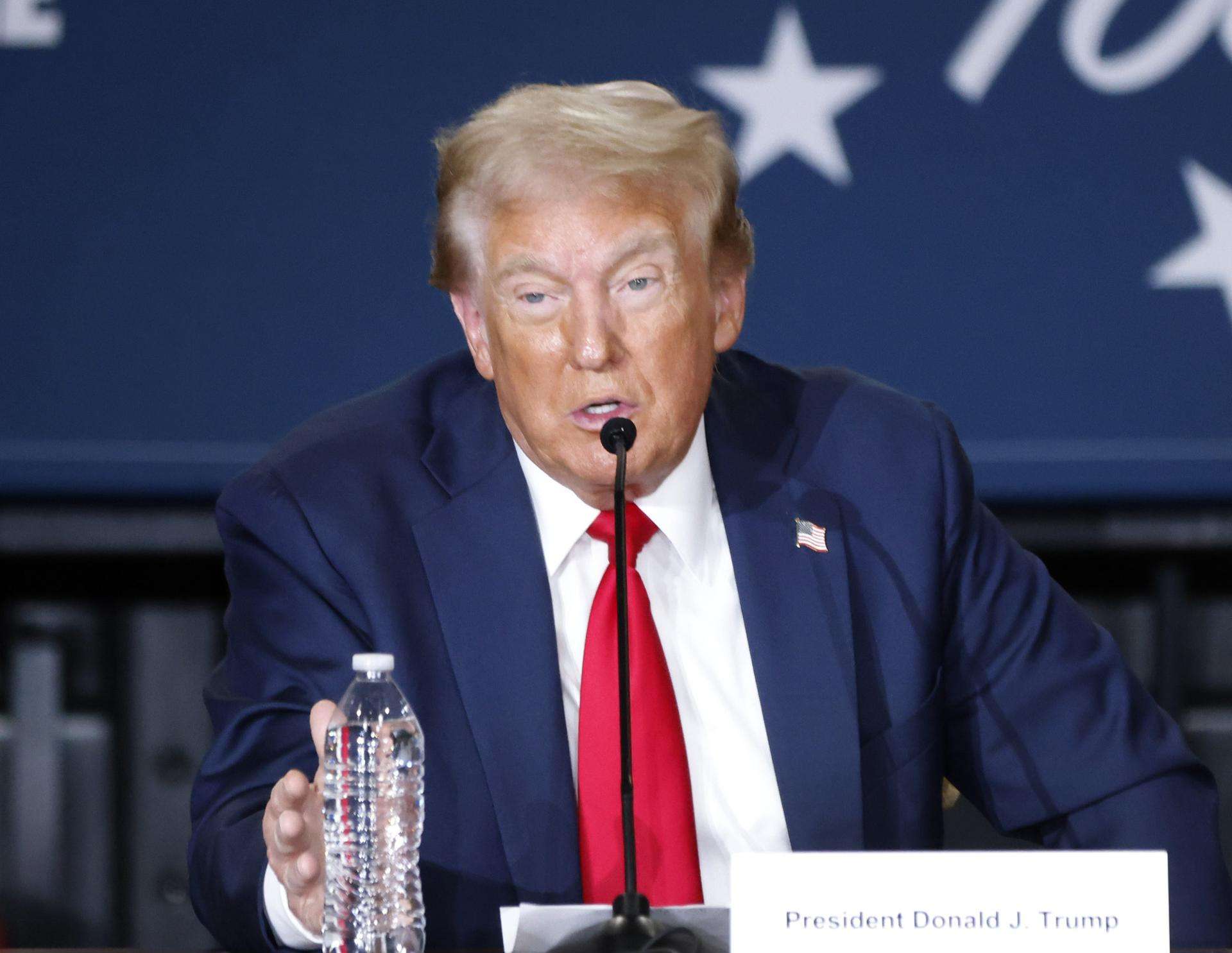 Trump se declara el "padre de la fecundación in vitro" en un evento con mujeres