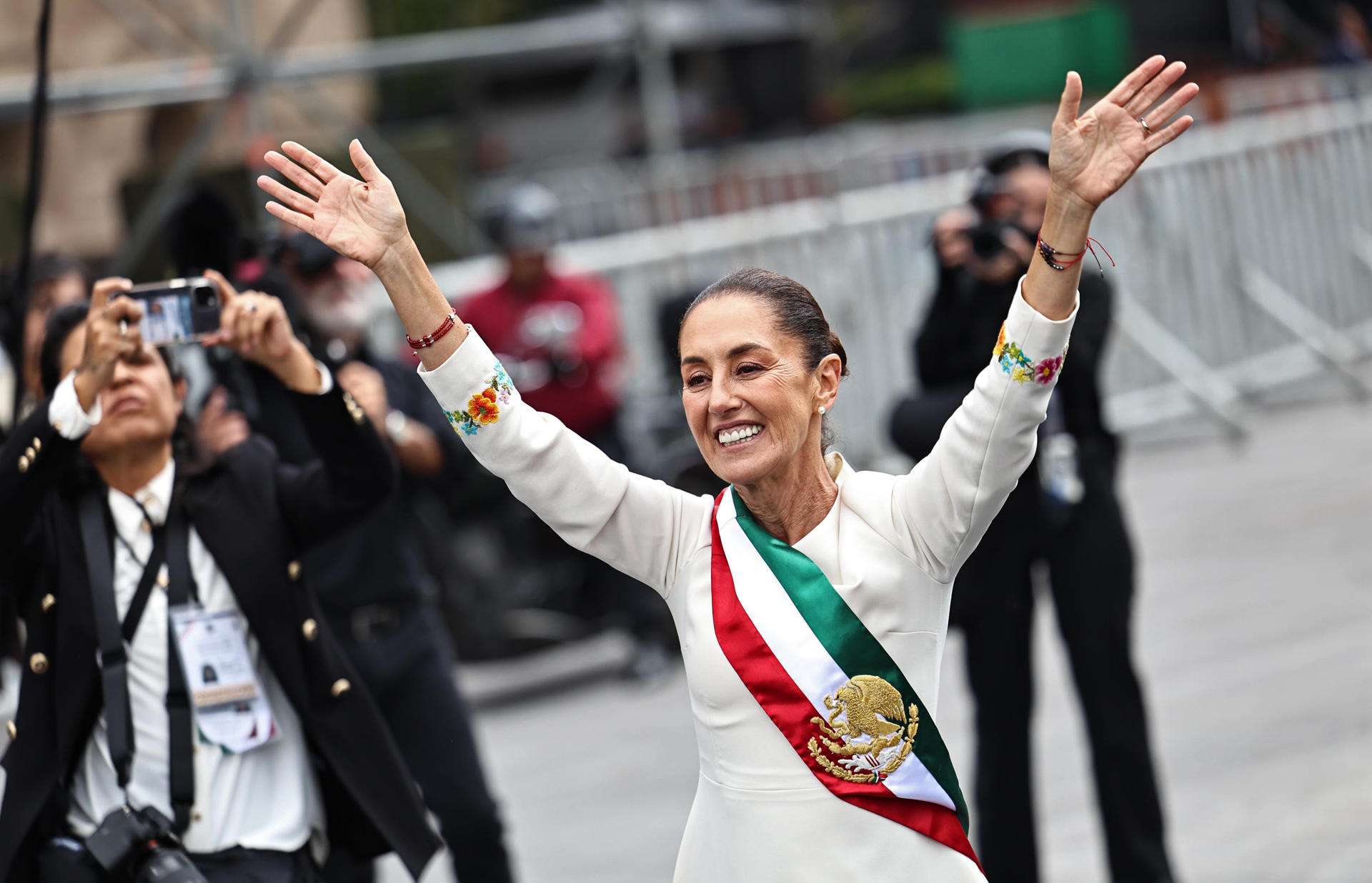 Sheinbaum llega al Palacio Nacional como presidenta para comer con mandatarios invitados