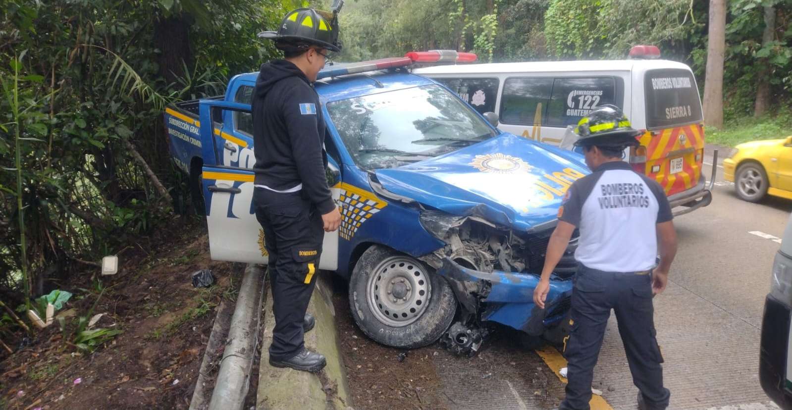 Agentes de PNC sufren accidente en ruta de Antigua a Milpas Altas