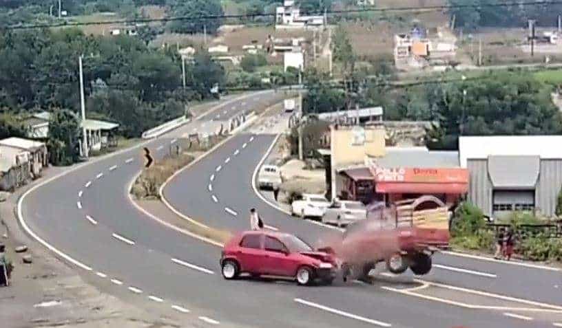 EN VIDEO | Maniobra imprudente en ruta Interamericana termina en choque
