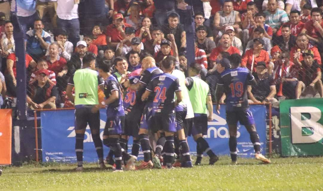 Suchitepéquez toma ventaja en semifinal con polémica incluida