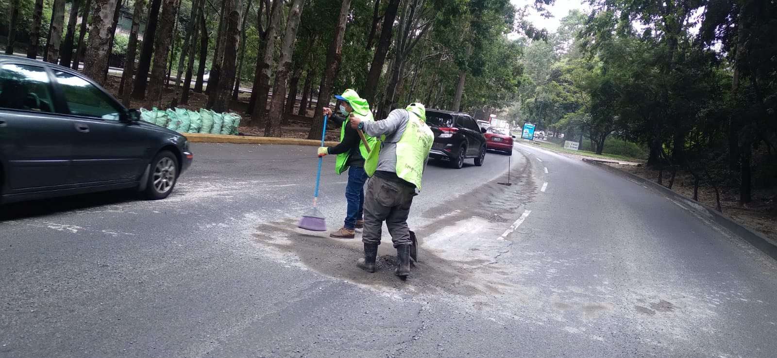 Residuos de concreto generan complicaciones en el tránsito