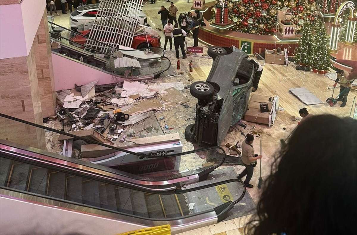 ¿Qué causó la caída del vehículo? Fiscalía examina el accidente en centro comercial