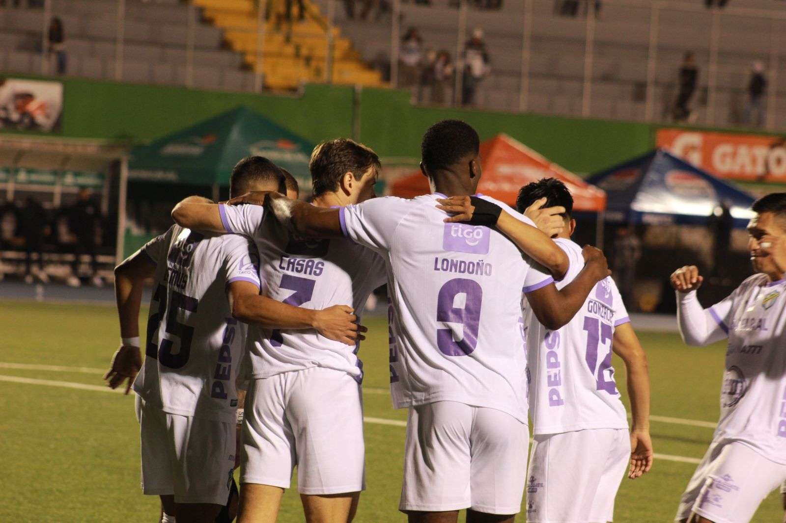 Comunicaciones gana leve ventaja ante Cobán Imperial