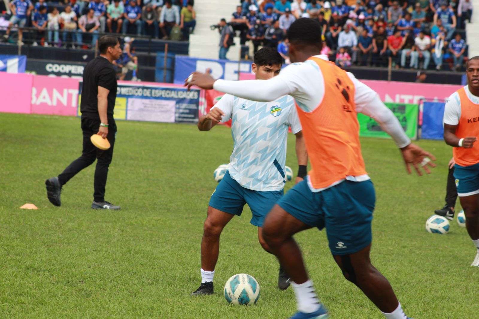 EN DIRECTO | Escuche aquí el partido Cobán Imperial vs Comunicaciones