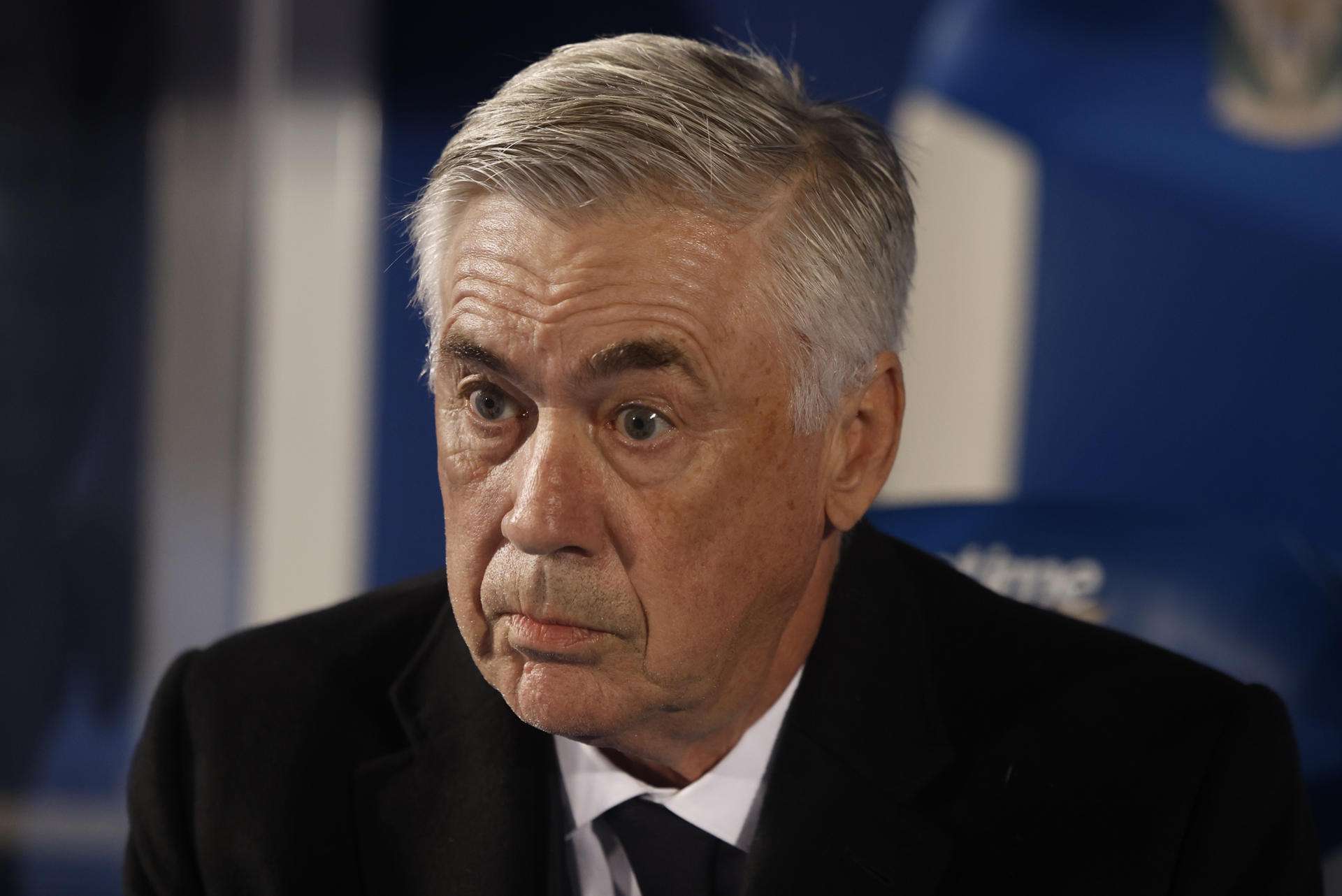 Carlo Ancelotti, entrenador del Real Madrid, respondió a los que le piden rotaciones y cambios para evitar lesiones como la de Vinícius Júnior, y dijo: "Oigo muchos consejos, pero yo he dirigido 1.300 partidos he hecho 4.000 cambios y creo que nadie puede darme consejos en este sentido".