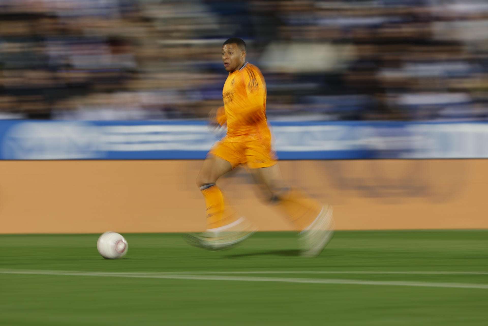 Real Madrid aprovecha el pinchazo del Barcelona y se le acerca un poco más