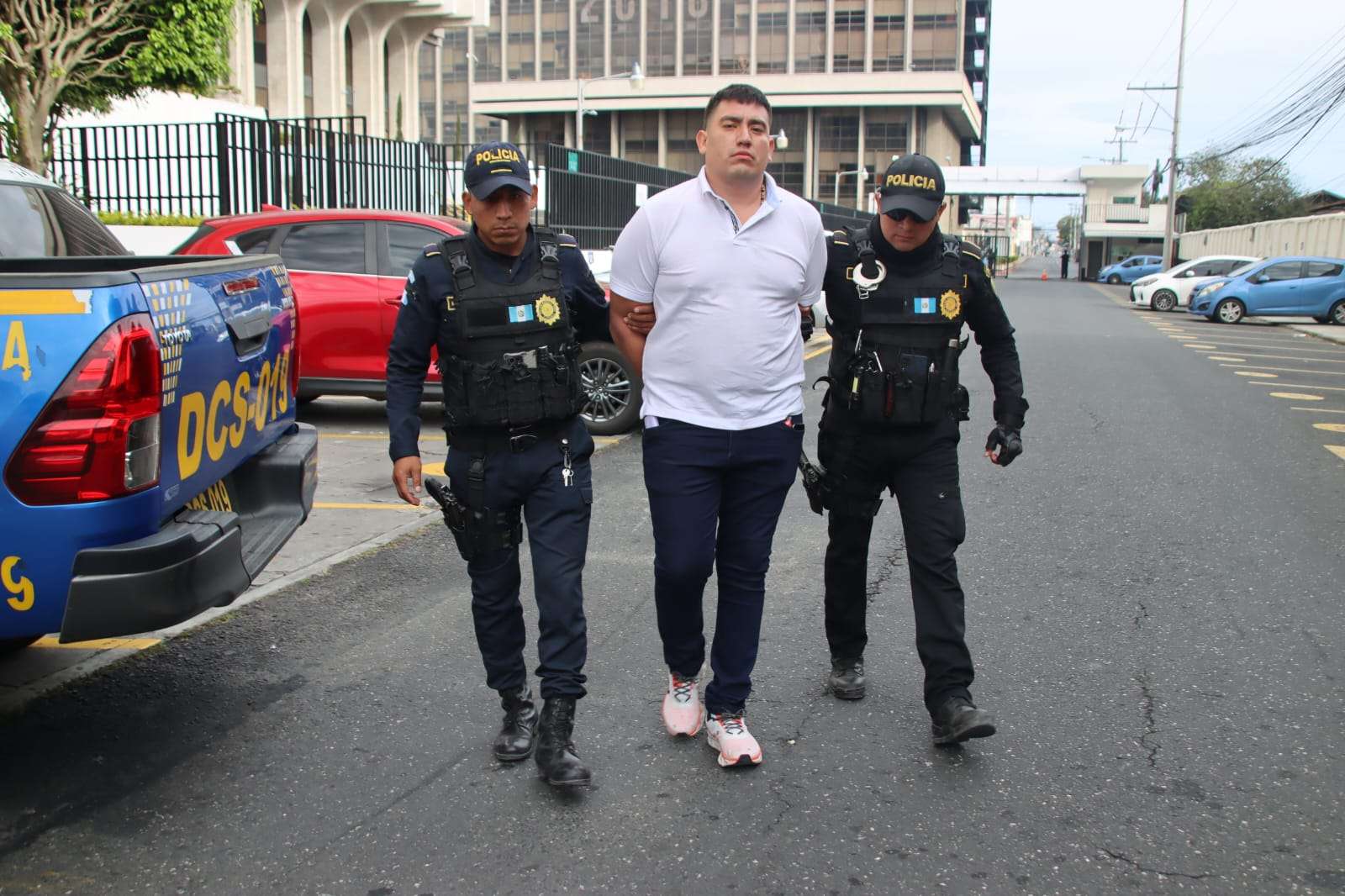 Capturan de nuevo a hombre que salió armado en un video viral