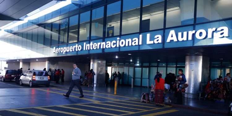 Aeropuerto La Aurora bloqueos