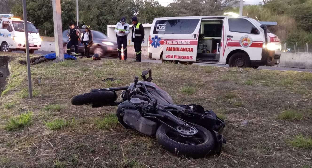 EN FOTOS | Motorista fallece tras colisión en ruta entre San Miguel Petapa y Villa Canales