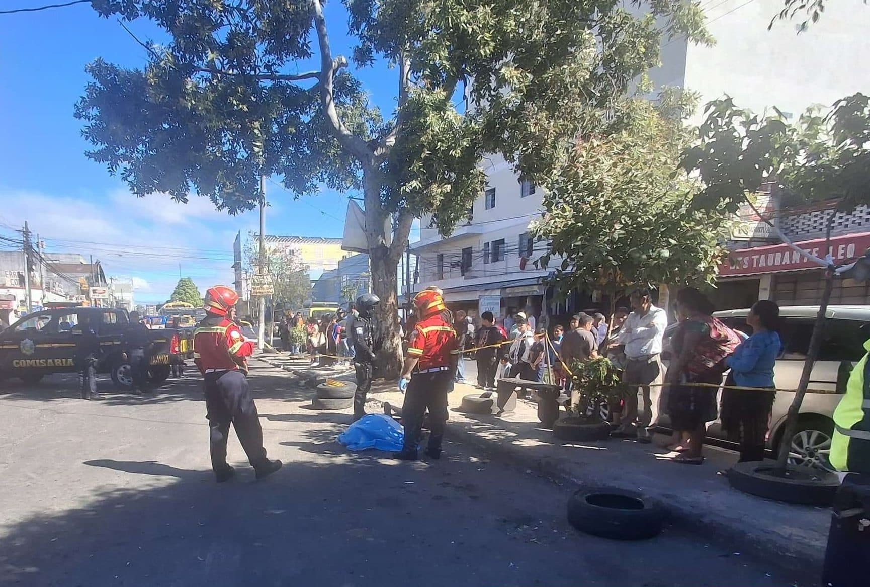 EN FOTOS | Cierre vial por ataque armado complica el tránsito en zona 9