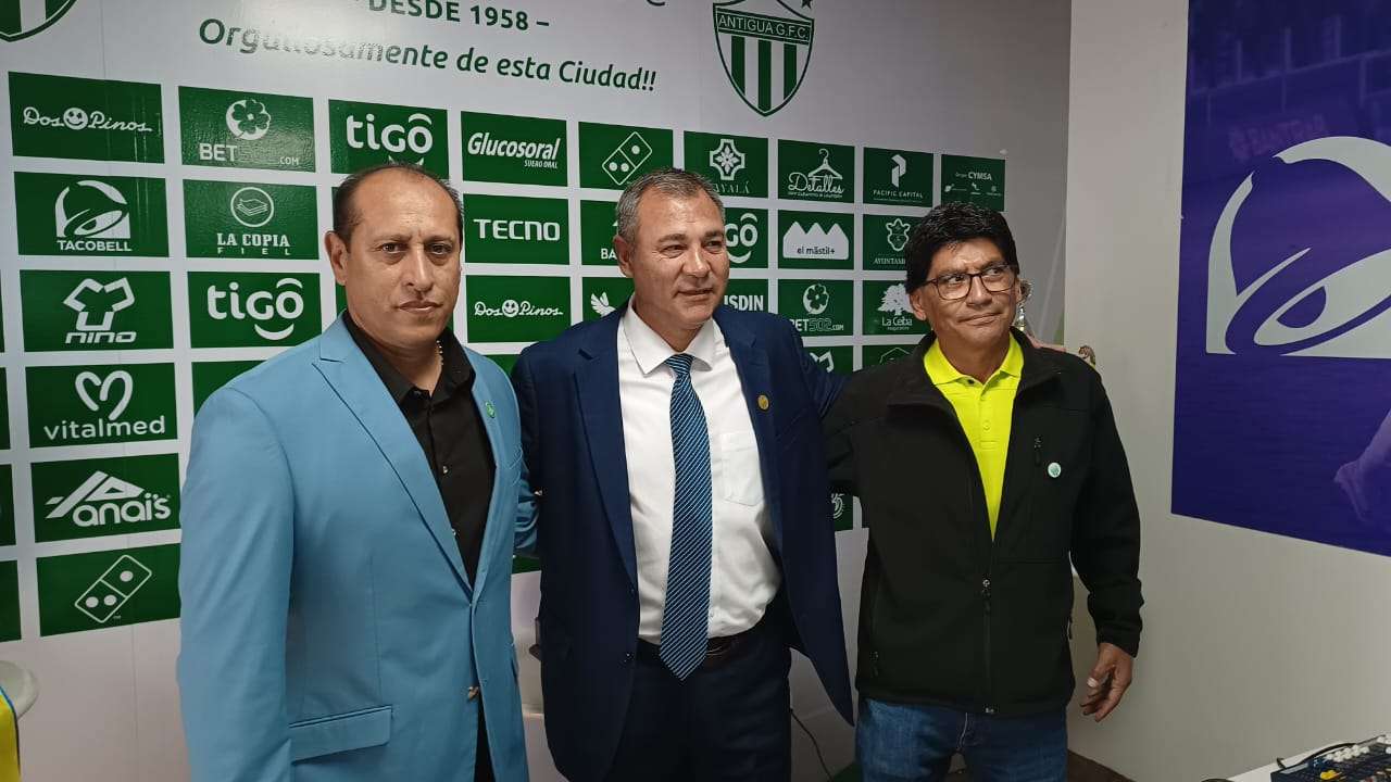 Mauricio Tapia es presentado como técnico de Antigua GFC