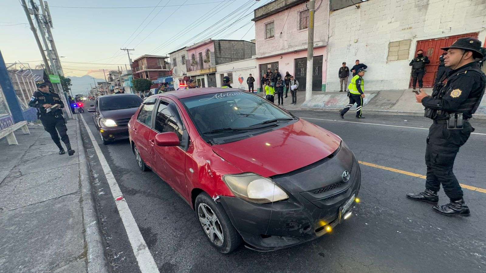 Ejecutan operativo contra taxis piratas en Villa Nueva