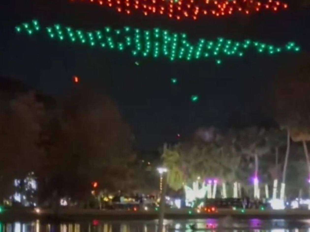 EN VIDEO | Caída de drones en show navideño deja a un niño gravemente herido en Orlando