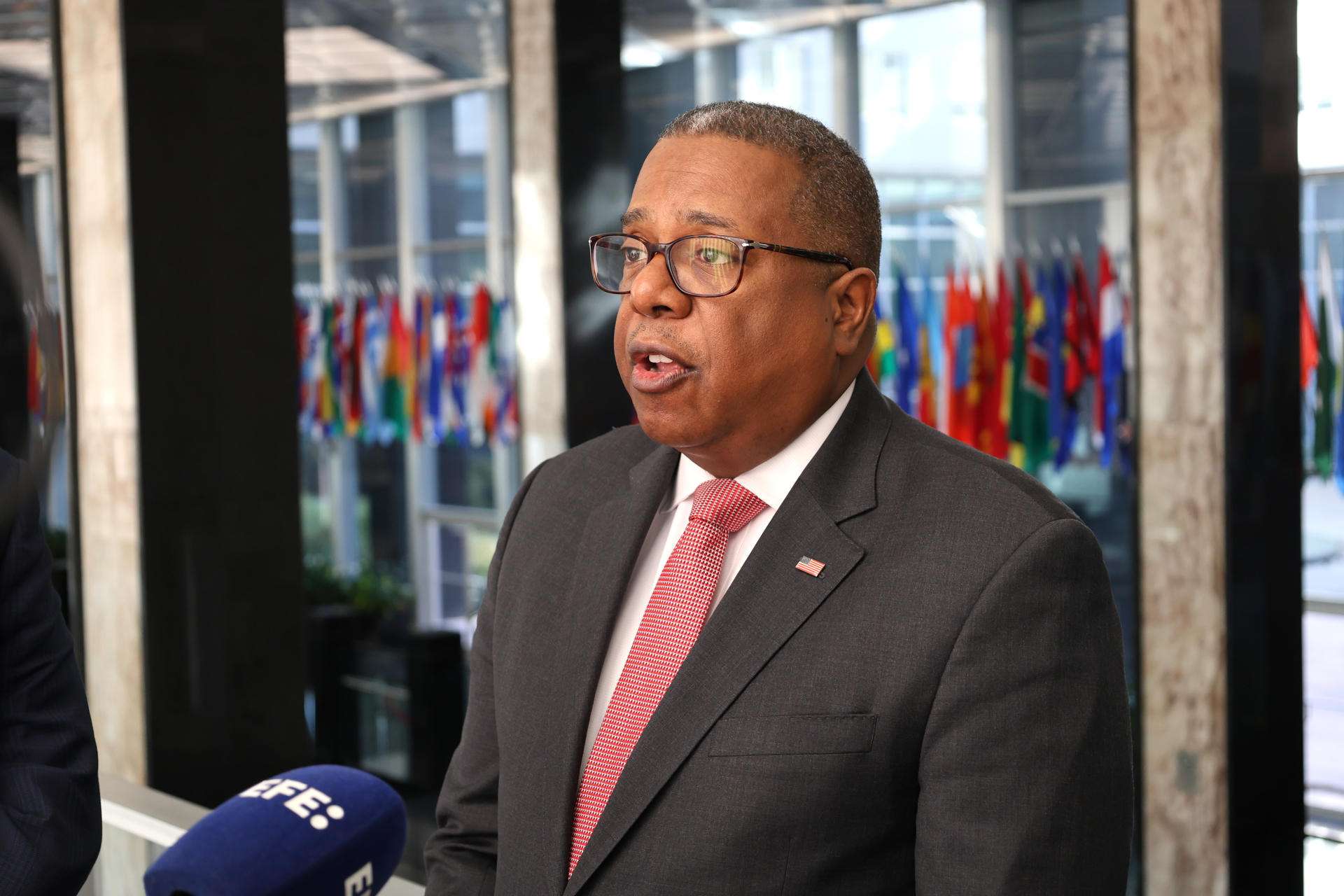 Gobierno de Biden reivindica que salvó la democracia en Guatemala