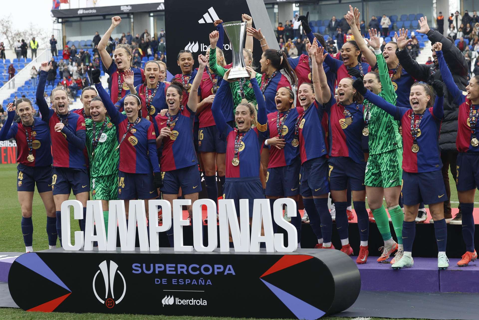 Barcelona femenino se alza con su quinta Supercopa ante un Madrid poco preciso