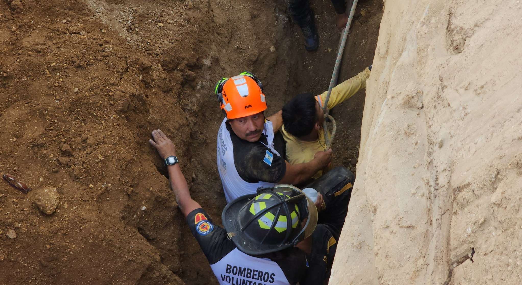 Derrumbe en obra de construcción deja un muerto y dos heridos