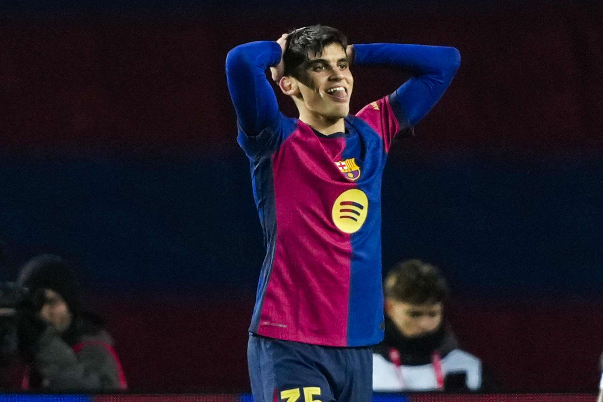 El Barcelona renueva al lateral izquierdo Gerard Martín hasta junio de 2028