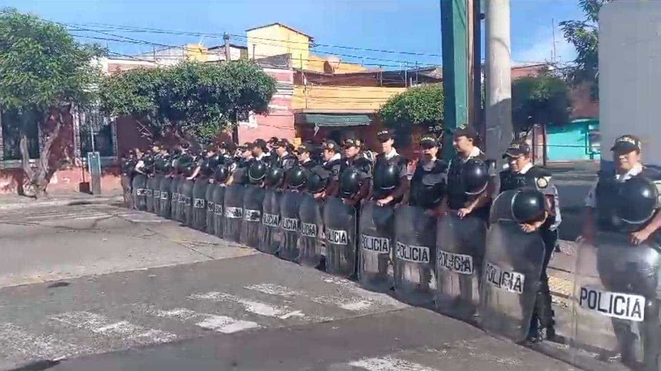 ¿Tráfico pesado en el centro? Protesta de Lev Tahor cierra la avenida del cementerio