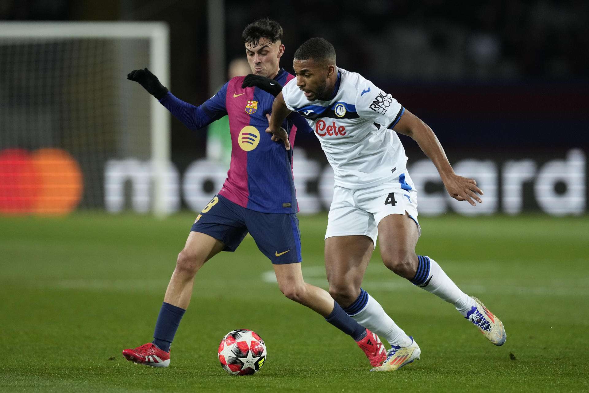 Pedri renueva con el Barcelona hasta junio de 2030