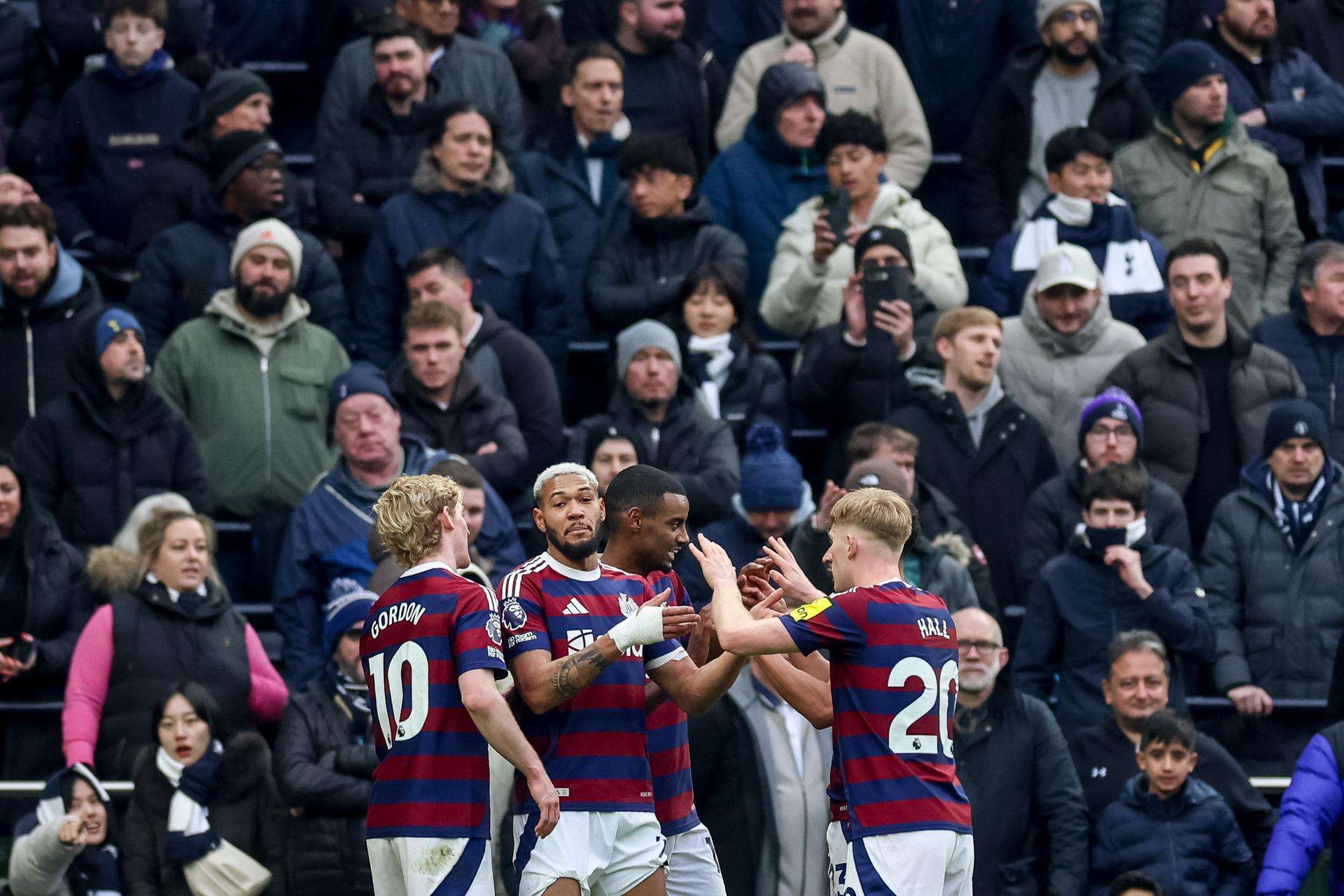 Newcastle derrota al Tottenham y alarga su racha ganadora