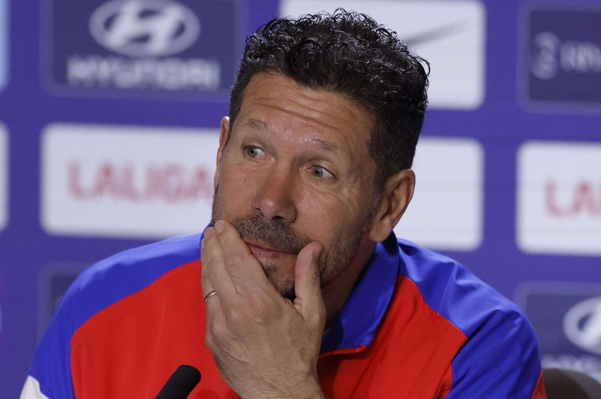 Simeone sobre competir con Real Madrid y Barcelona: «Mejor me callo»