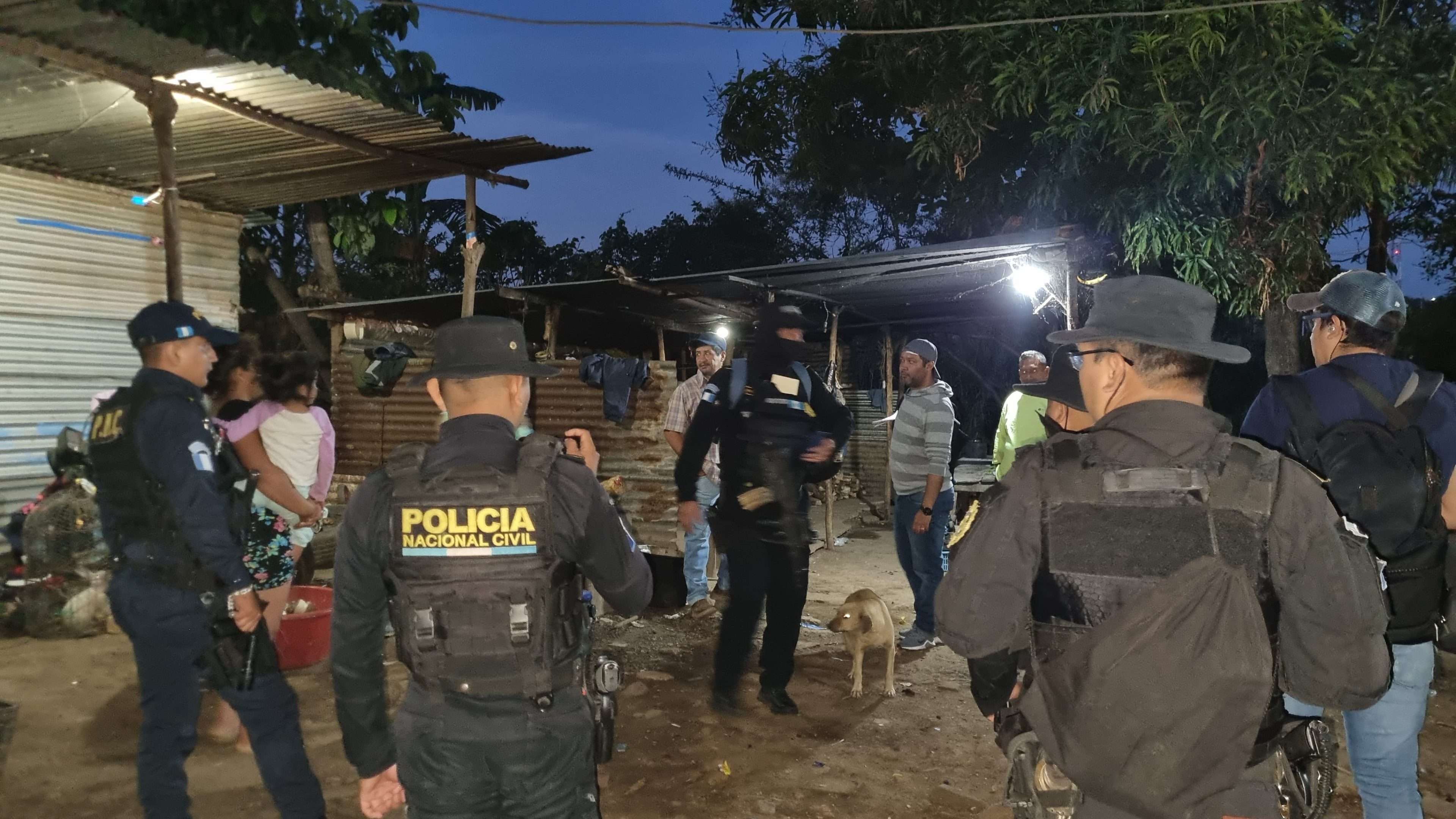 EN FOTOS | Así se desarrollan los 10 allanamientos en Escuintla por caso de secuestro