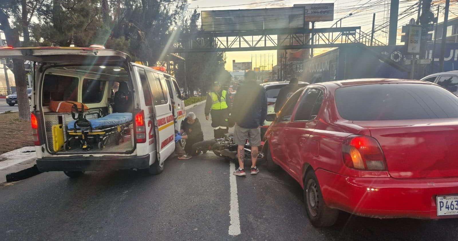 EN FOTOS | Colisión en la Calzada Roosevelt genera congestionamiento vehicular
