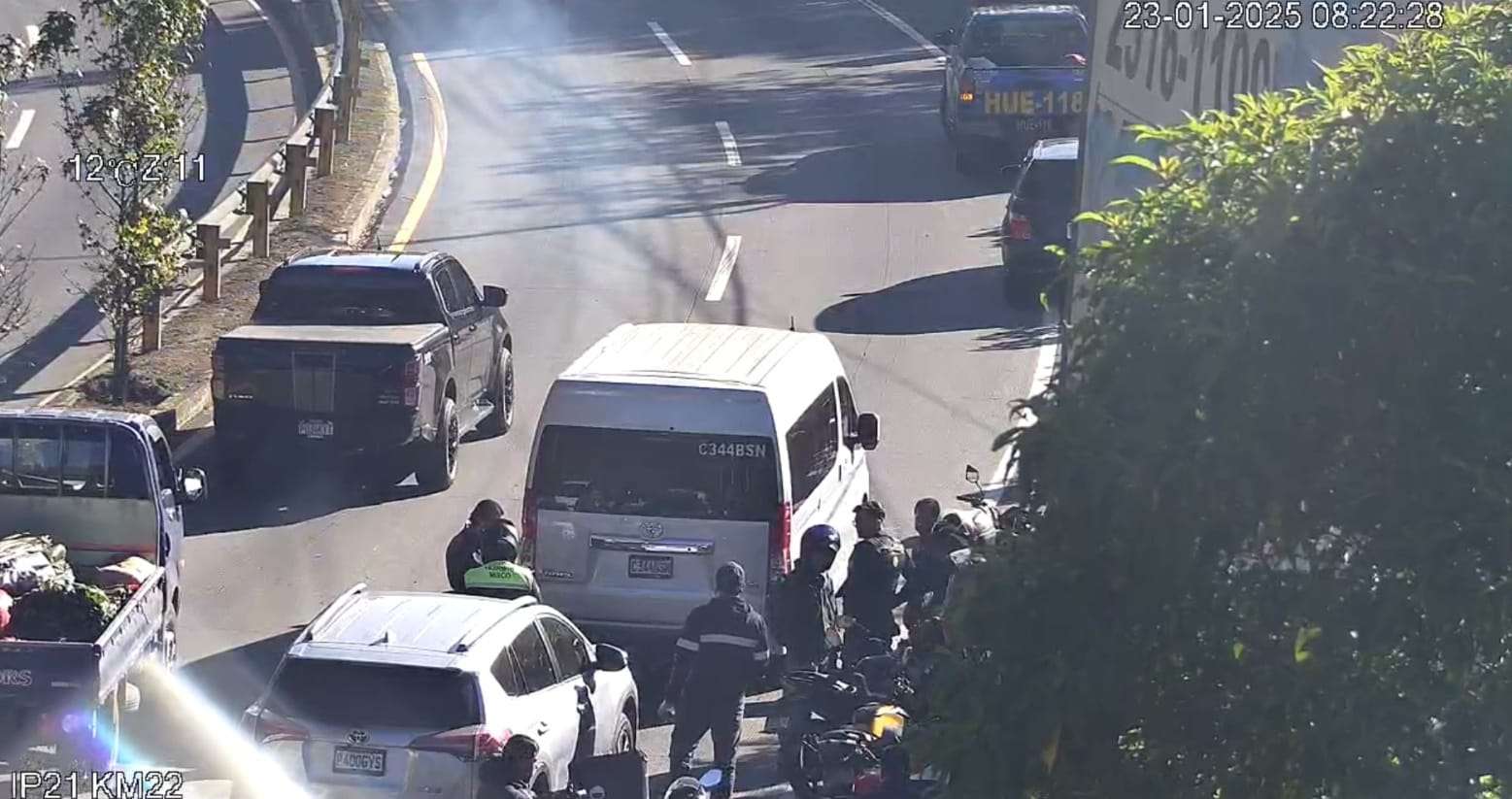 ÚLTIMA HORA | Triple colisión provoca congestión hacia Calzada Roosevelt