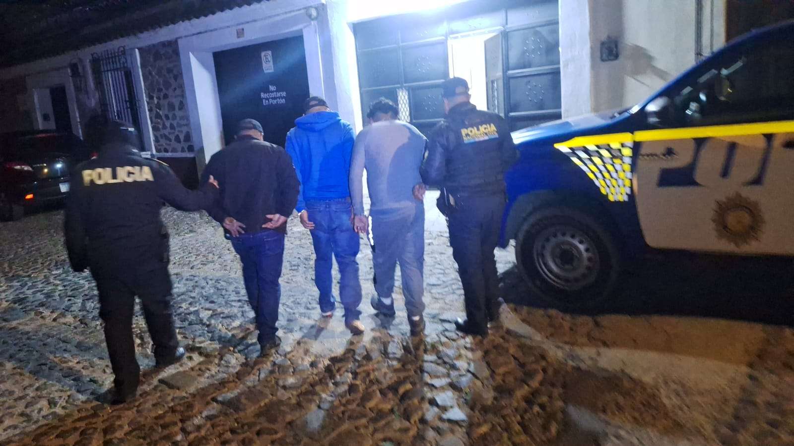 ¿Pistolas, GPS y piloto amarrado? Capturan banda de robafurgones en Sumpango