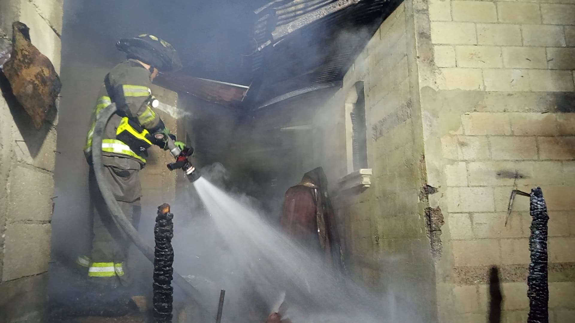 EN FOTOS | Incendio en aldea Naranjito, Mixco, deja pérdidas de hasta Q500 mil