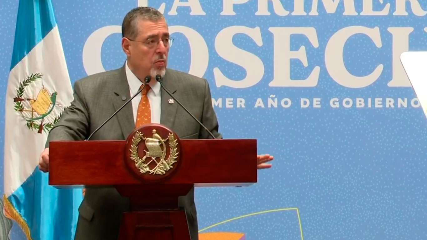 Bernardo Arévalo revela cómo se hacían tratos "bajo la mesa"