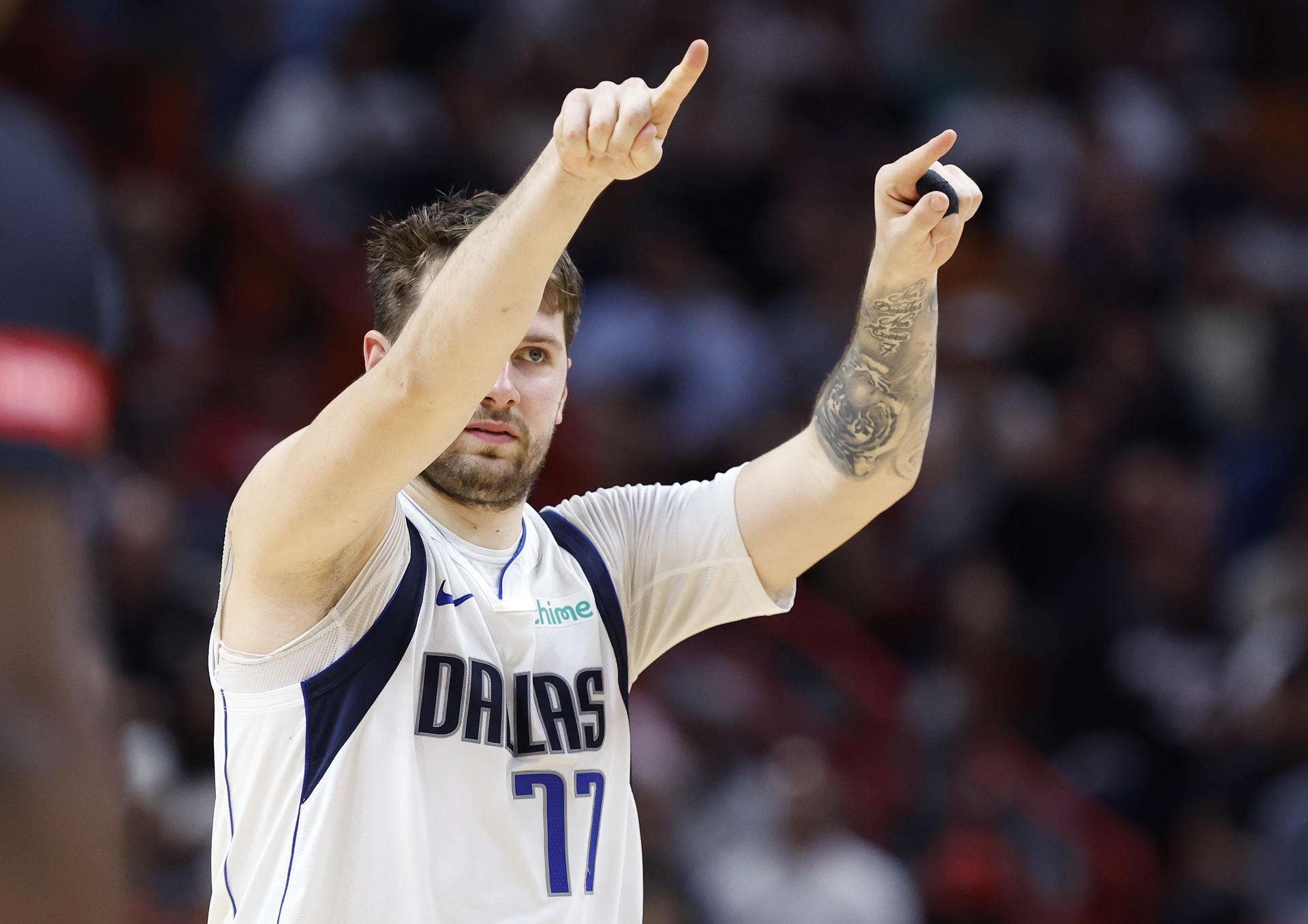 Ni Doncic ni LeBron sabían nada del traspaso entre Lakers y Mavericks, según ESPN