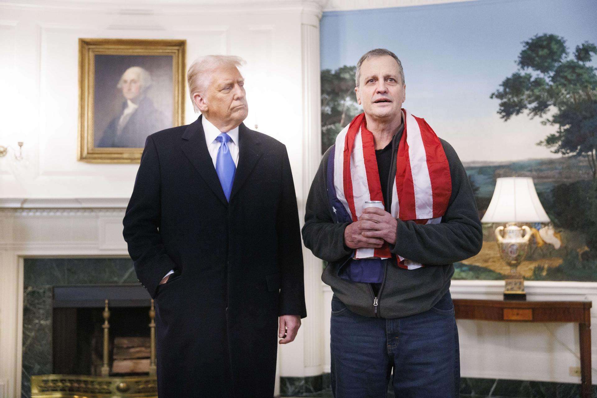 Trump recibe en la Casa Blanca al estadounidense liberado por Rusia: «Bienvenido a casa»
