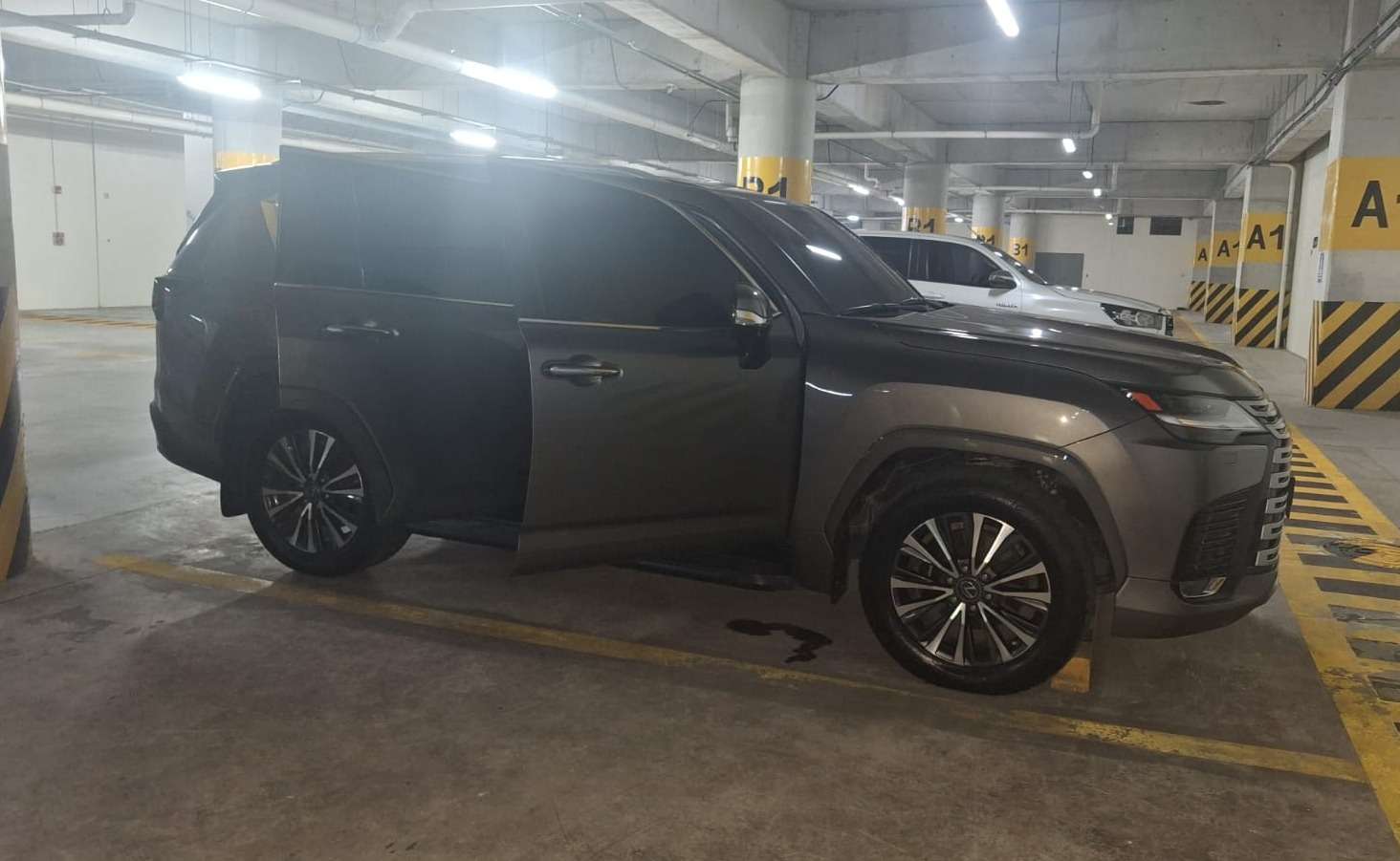 EN IMÁGENES | Carros de narcos son ubicados en parqueo de hospital tras balacera