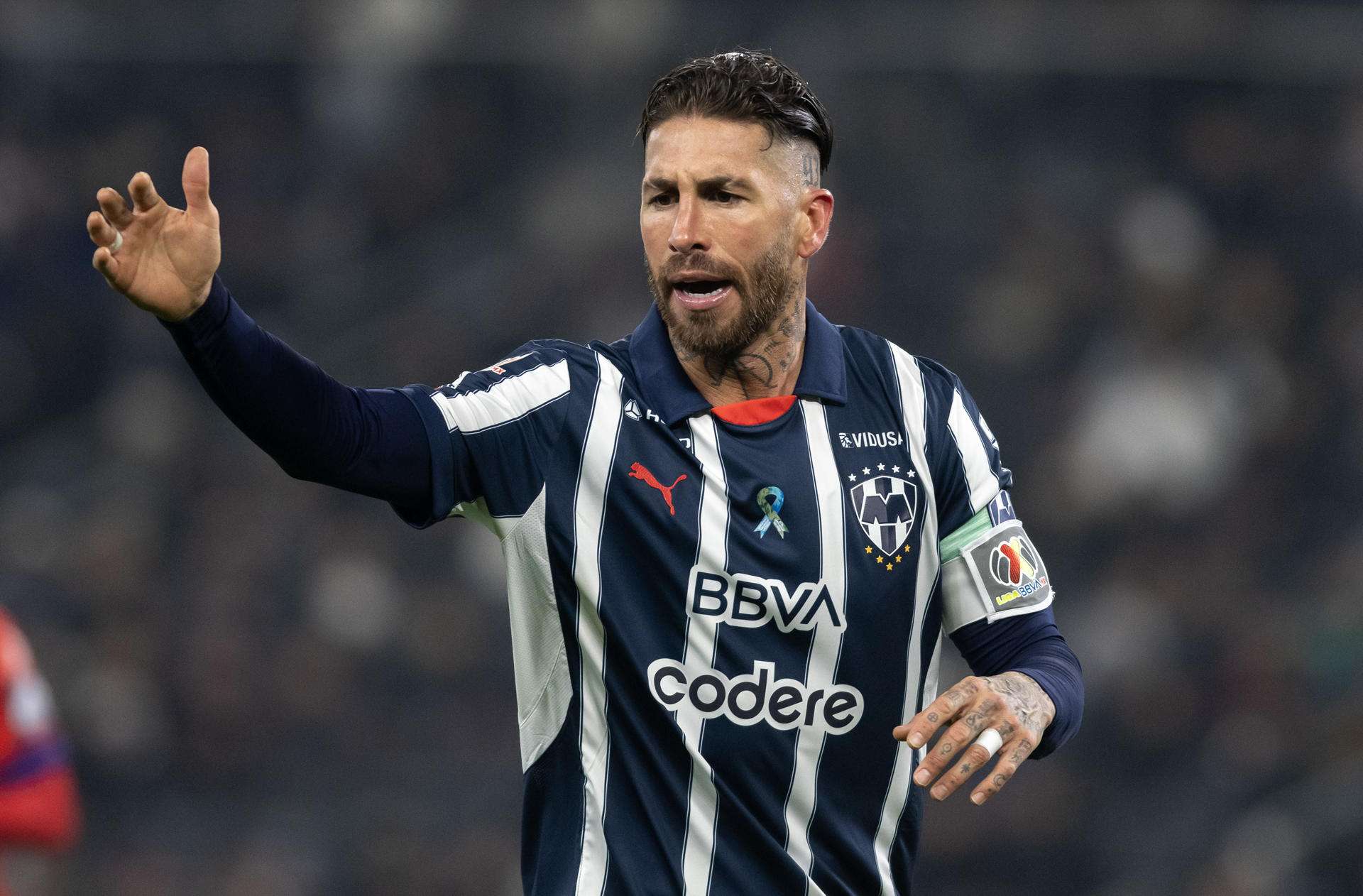 Sergio Ramos podría volver a ser titular en la visita del Monterrey al Santos