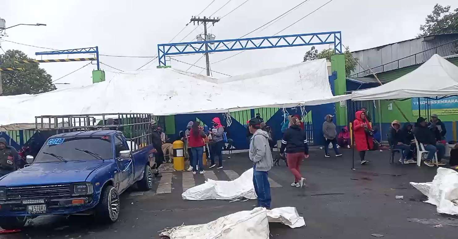 Actualización | «Con la salud y el trabajo no se juega» Recolectores continúan con bloqueos en zona 3