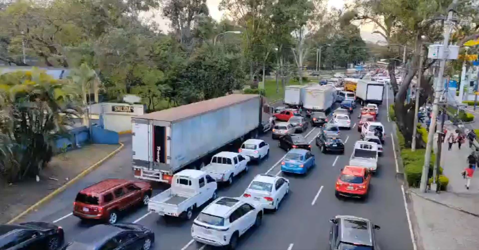 Bloqueo en Bulevar Liberación paraliza el tráfico de Ciudad de Guatemala