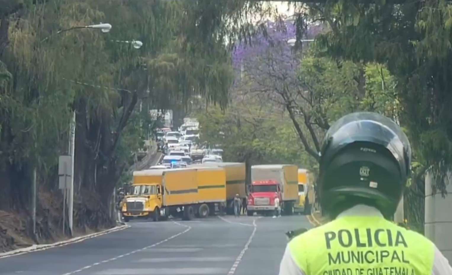 ¿Caos total? Más de 200 camiones bloquean Bulevar Liberación y dejan la ciudad paralizada