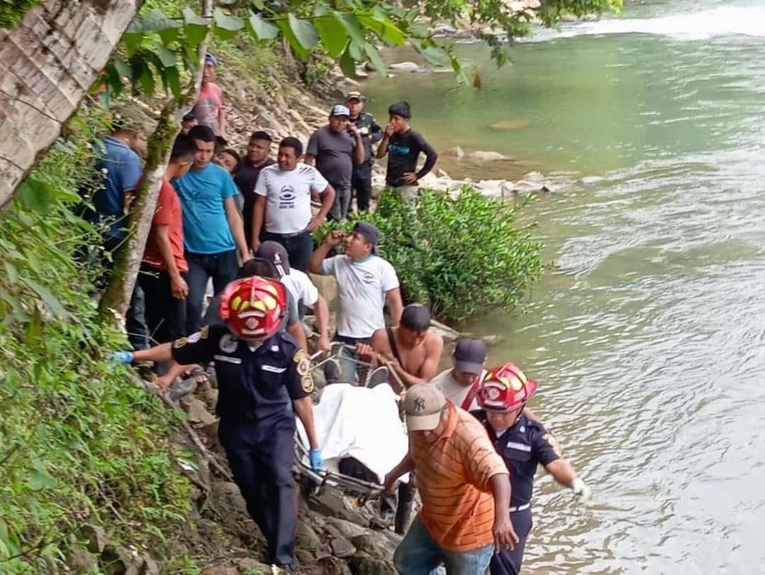 EN IMÁGENES | Hallan a persona fallecida en Santa María Cahabón, Alta Verapaz