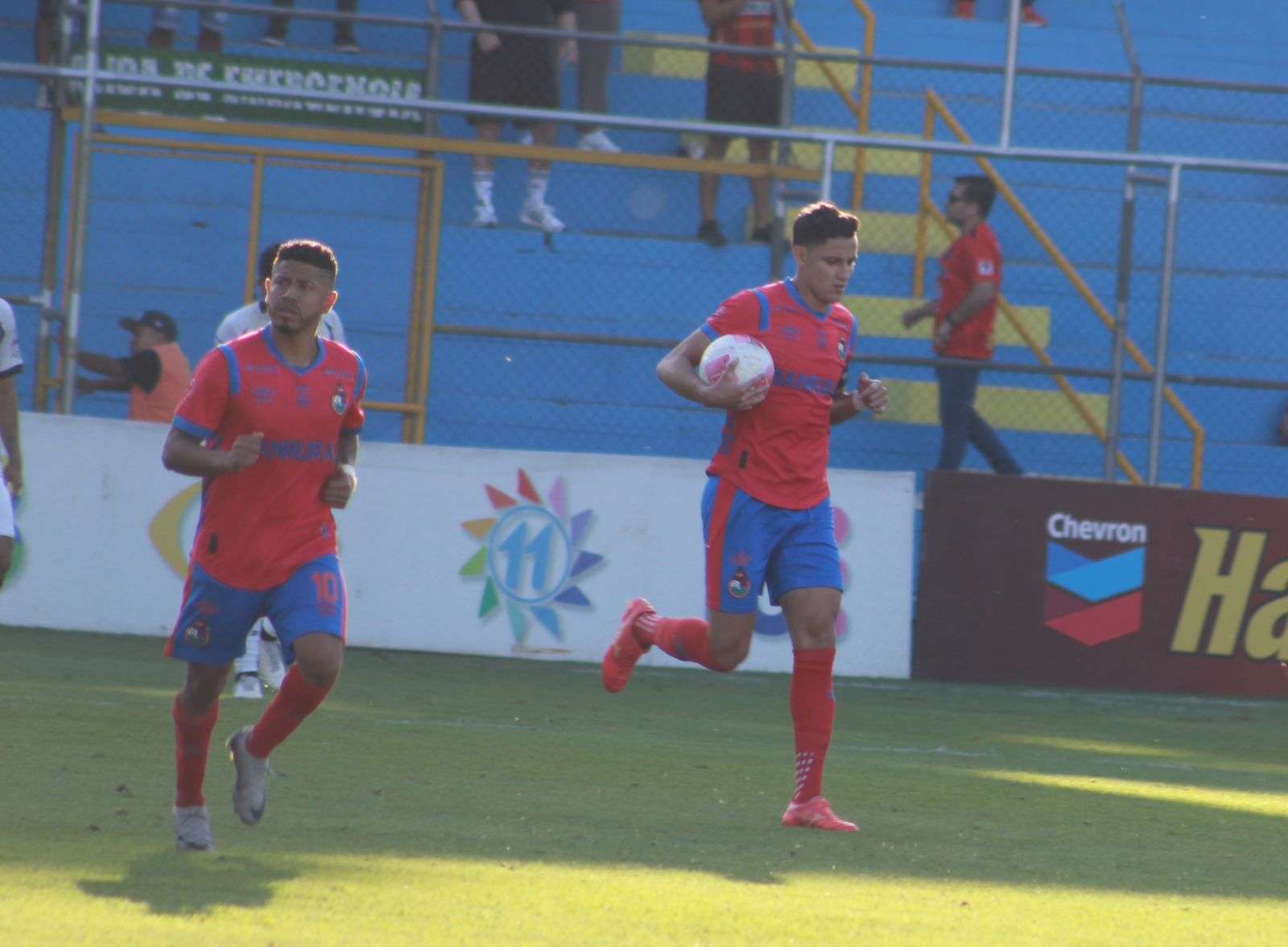 «No era penal», reclaman aficionados del Deportivo Mixco