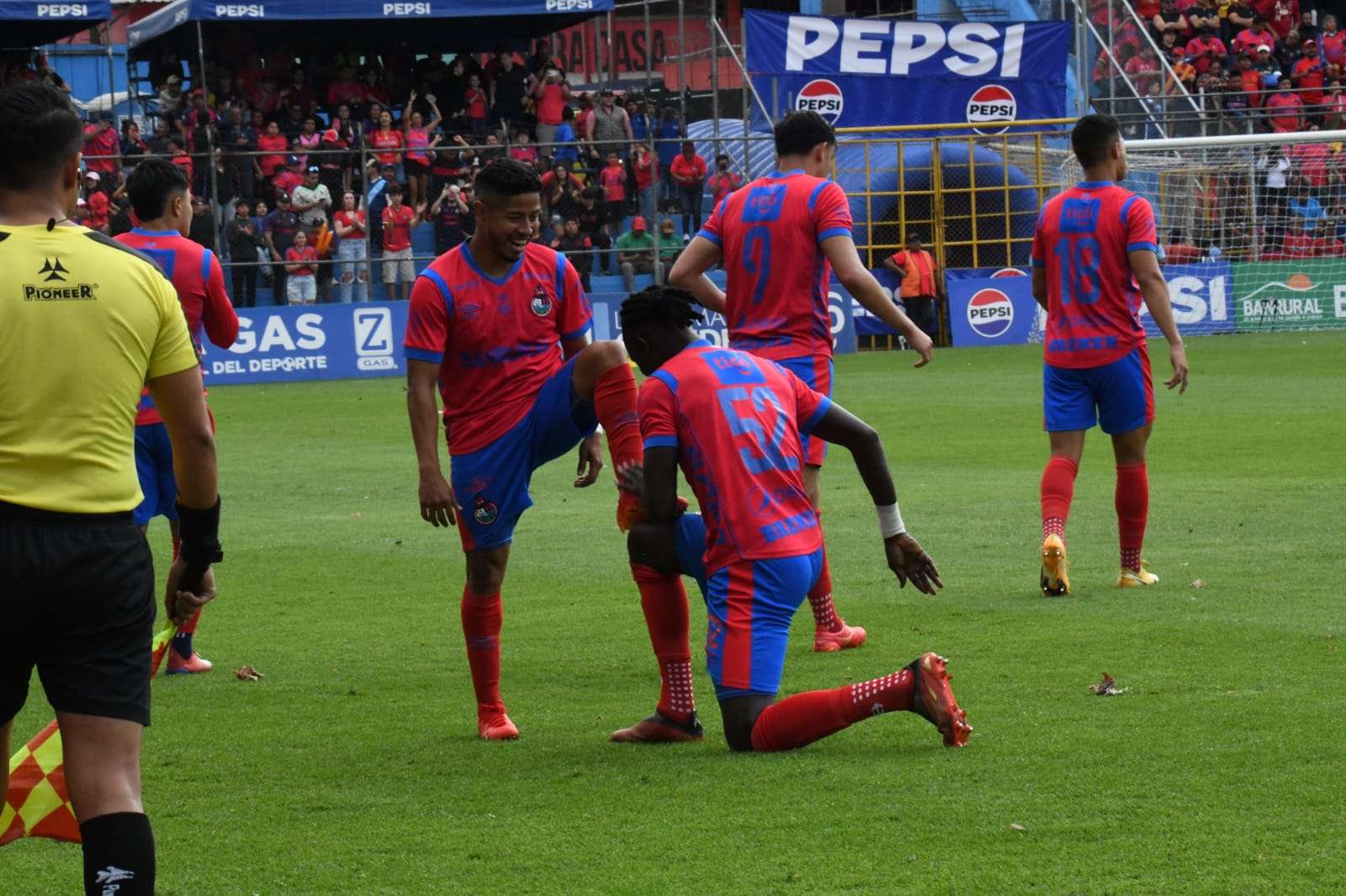 Este es el parte médico de Pedro Altán tras lesión en el clásico