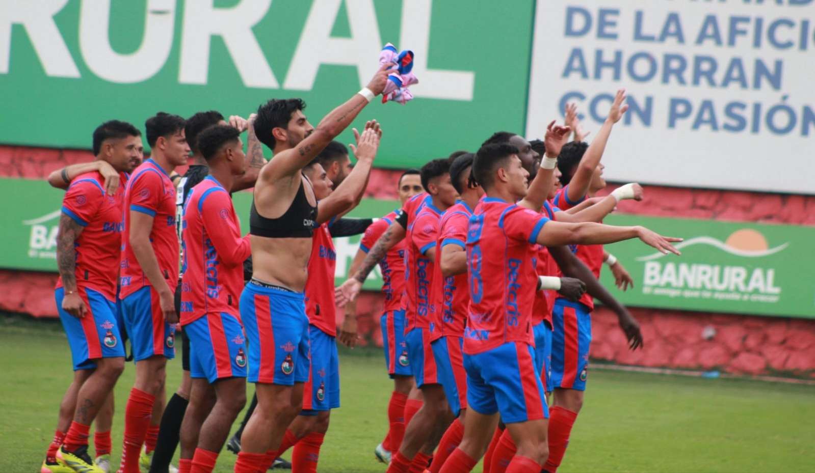 El Clásico 332 se viste de rojo y prolonga el dominio de Municipal