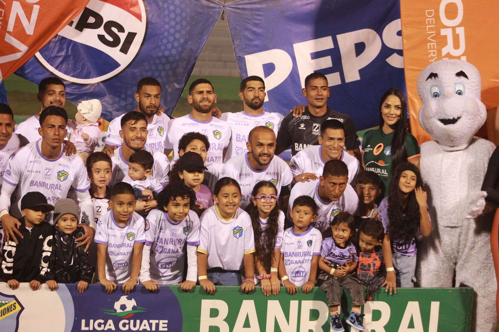 «El Moyo» Contreras vuelve a la titularidad con Comunicaciones