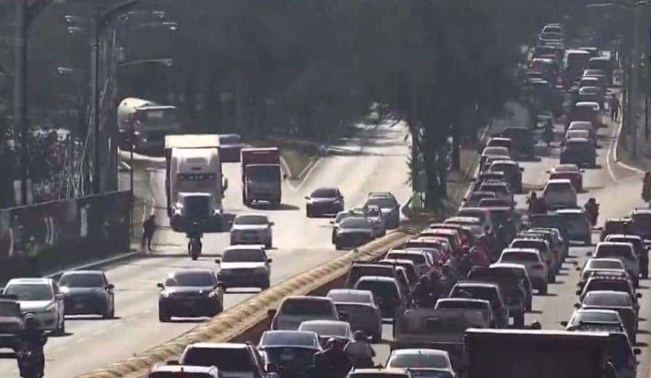 Actualización | Manifestantes liberan el paso en el Puente El Incienso y se trasladan a la Avenida Elena