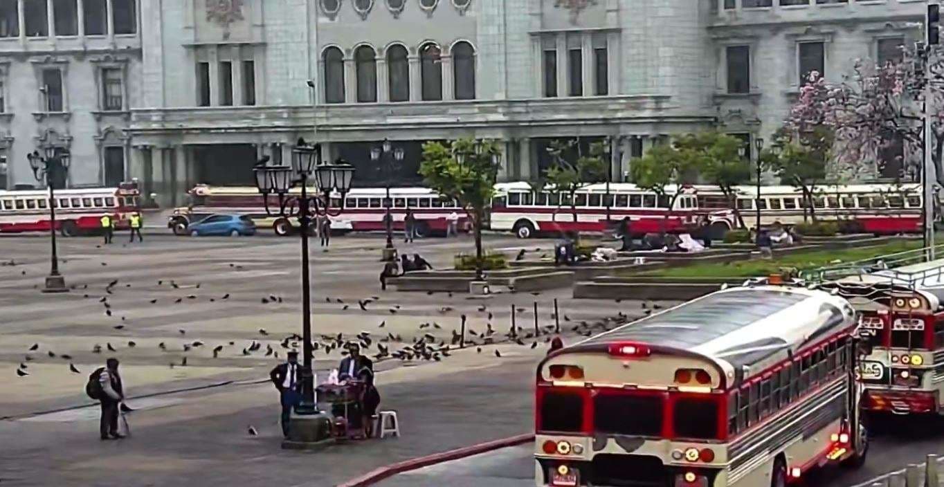 ¿Guatemala detenida? Buses extraurbanos se suman a las manifestaciones