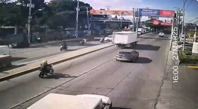 Encapuchados, salubristas y comerciantes levantan bloqueos en la capital