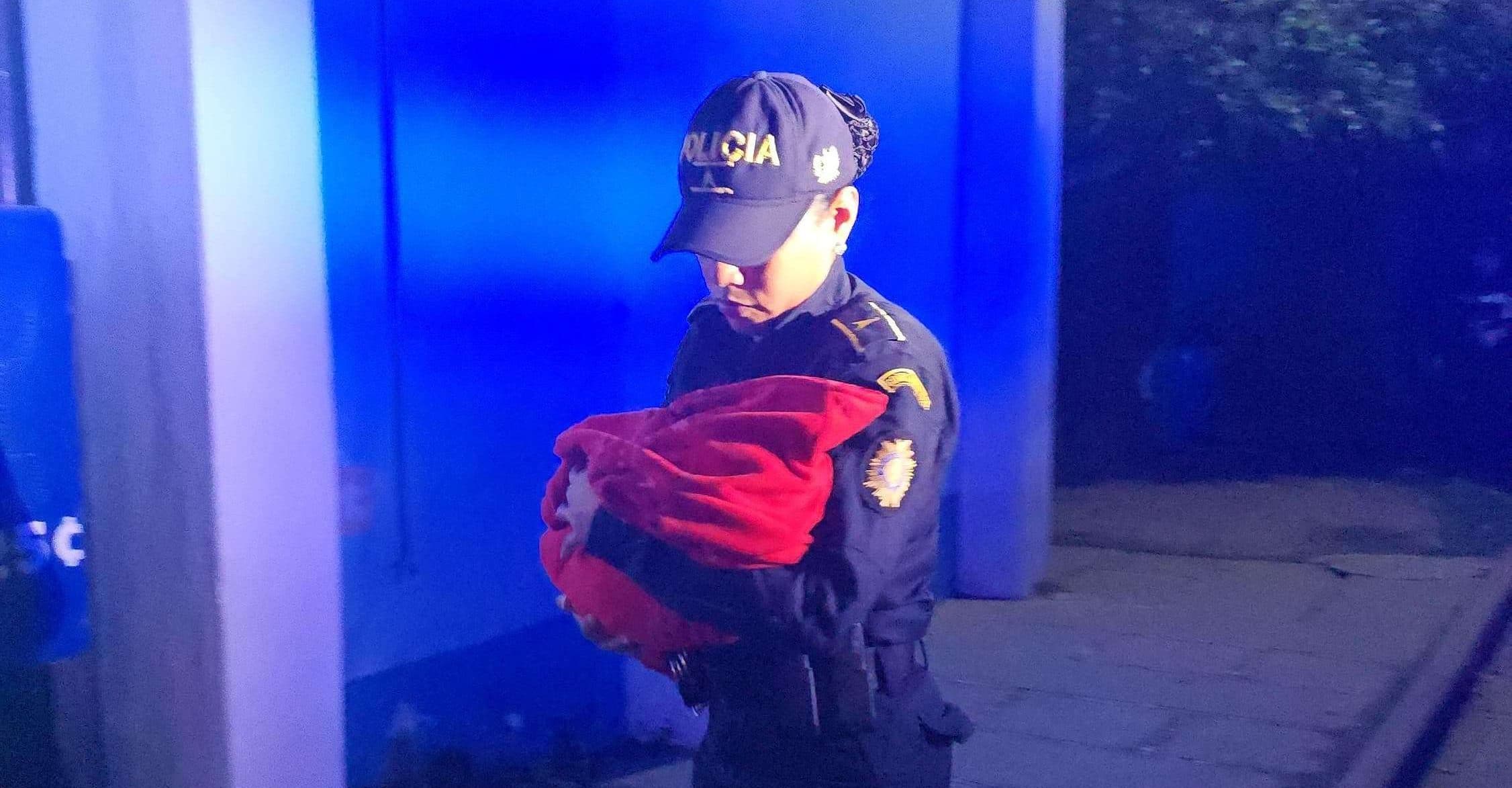 Rescatan a menor y detienen a su madre por estar bajo efectos del alcohol en Salamá