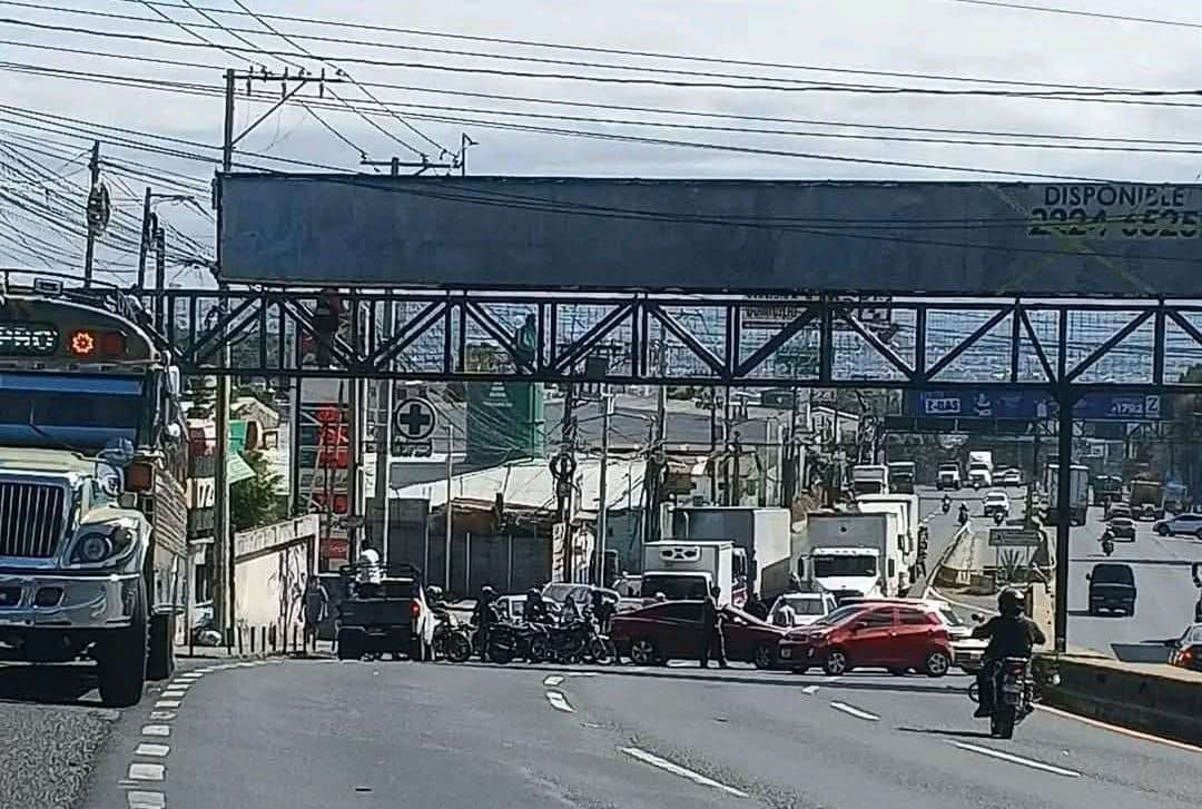 ¿Qué está pasando en ruta al Pacífico? Bloqueos por seguro de responsabilidad generan caos en el tránsito